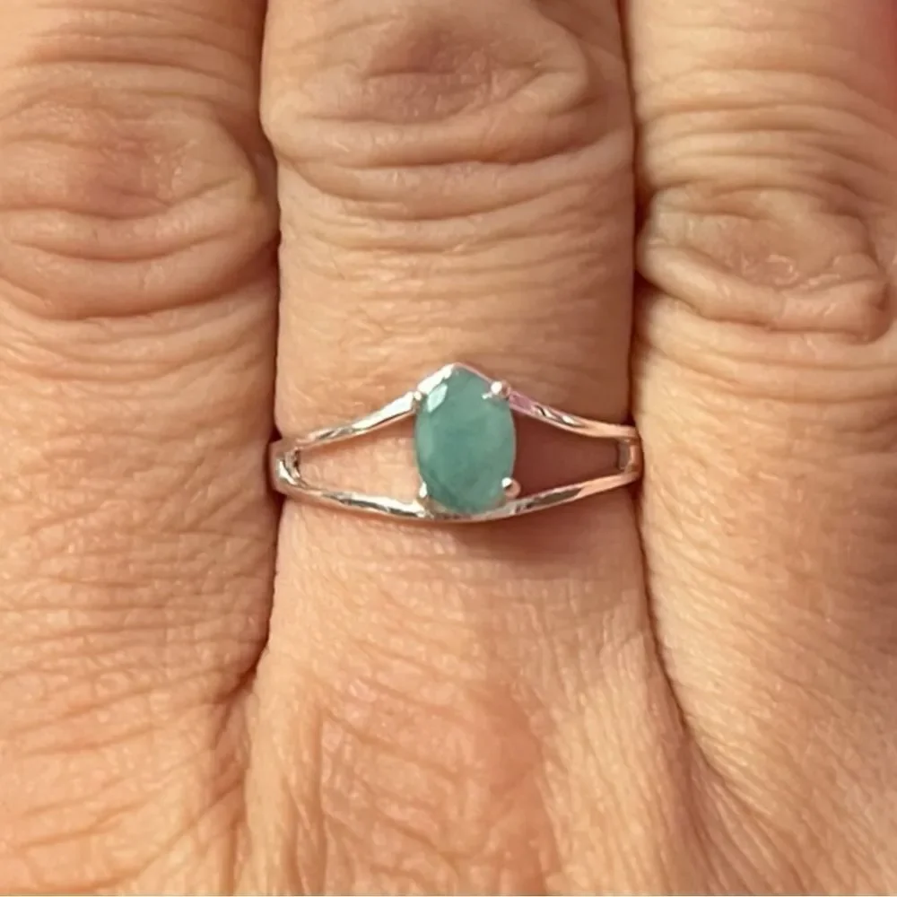 Stunning Artisan Sterling Silver Genuine Emerald Ring Size 6